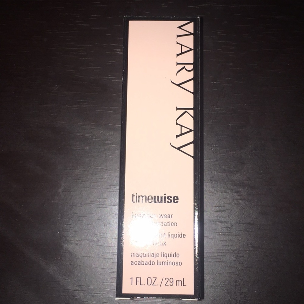 Luminous wear liquid foundation